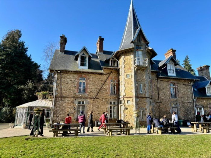 Ecole du Luat Chateau Group Picture