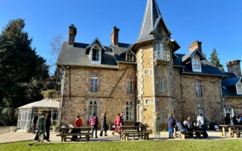 Ecole du Luat Chateau Group Picture 02